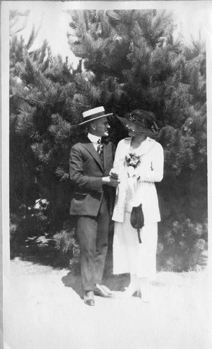 Click to see PIC 6-CAI 387 of Cairns family album (PIC 6-CAI)