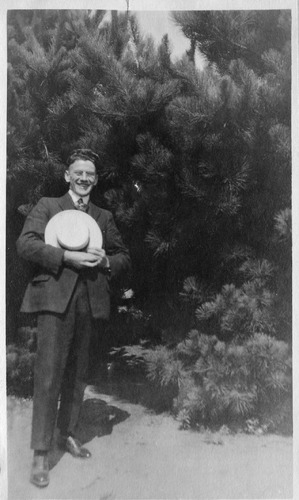 Click to see PIC 6-CAI 391 of Cairns family album (PIC 6-CAI)