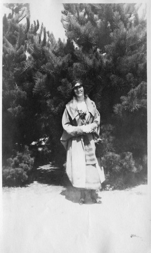 Click to see PIC 6-CAI 392 of Cairns family album (PIC 6-CAI)