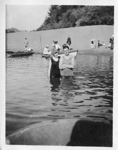 Click to see PIC 6-CAI 400 of Cairns family album (PIC 6-CAI)