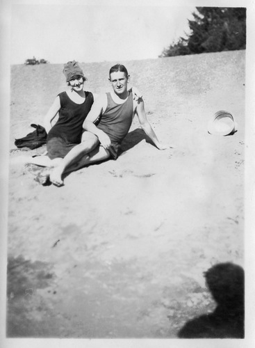 Click to see PIC 6-CAI 402 of Cairns family album (PIC 6-CAI)