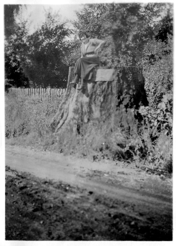 Click to see PIC 6-CAI 403 of Cairns family album (PIC 6-CAI)