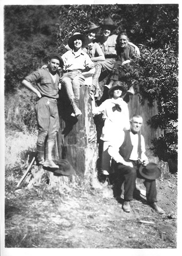 Click to see PIC 6-CAI 408 of Cairns family album (PIC 6-CAI)