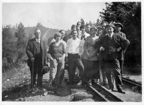 Click to see PIC 6-CAI 416 of Cairns family album (PIC 6-CAI)