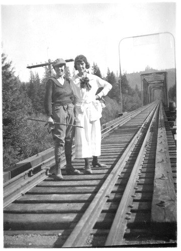Click to see PIC 6-CAI 417 of Cairns family album (PIC 6-CAI)
