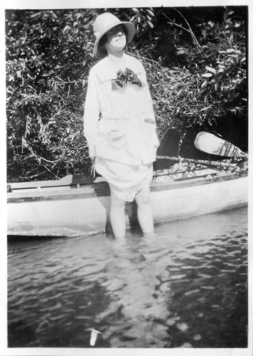 Click to see PIC 6-CAI 418 of Cairns family album (PIC 6-CAI)