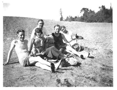 Click to see PIC 6-CAI 419 of Cairns family album (PIC 6-CAI)