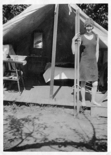 Click to see PIC 6-CAI 421 of Cairns family album (PIC 6-CAI)