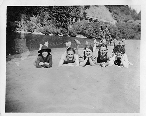 Click to see PIC 6-CAI 422 of Cairns family album (PIC 6-CAI)