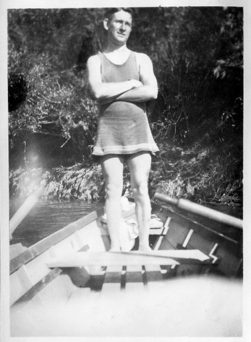 Click to see PIC 6-CAI 423 of Cairns family album (PIC 6-CAI)