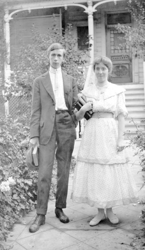 Click to view Unidentified Couples (PIC 6-COU) Unidentified couples (PIC 6-COU)