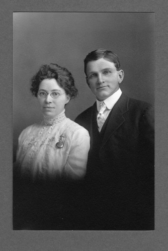 Click to see PIC 6-COU 5 of Unidentified couples (PIC 6-COU)