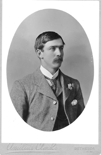 Click to view Unidentified Men (PIC 6-MEN) Unidentified men (PIC 6-MEN)