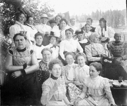 Click to view Noell Family (PIC 6-NOELL) Noell family (PIC 6-NOELL)