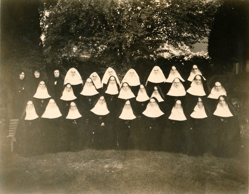 Click to see PIC 6-ST. MARY'S 18 (SOM GV-SISTERS, FALL 1929) of Mount St. Mary's (PIC 6-ST. MARY'S)