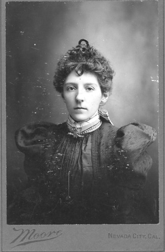 Click to see PIC 6-WOM 7 of Unidentified women (PIC 6-WOM)