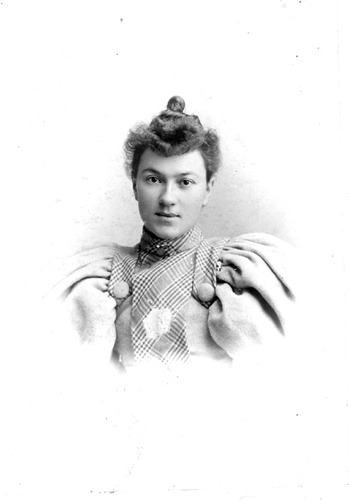 Click to see PIC 6-WOM 9 of Unidentified women (PIC 6-WOM)