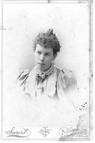 Click to see PIC 6-WOM 11 of Unidentified women (PIC 6-WOM)