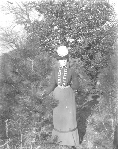 Click to see PIC 6-WOM 15 of Unidentified women (PIC 6-WOM)