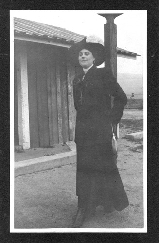 Click to see PIC 6-WOM 17 of Unidentified women (PIC 6-WOM)