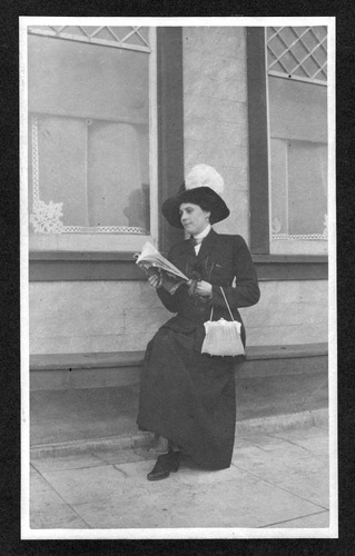 Click to see PIC 6-WOM 18 of Unidentified women (PIC 6-WOM)
