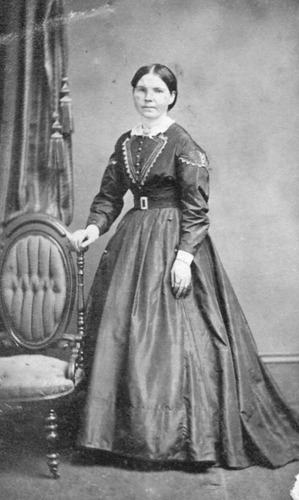 Click to see PIC 6-WOM 22 of Unidentified women (PIC 6-WOM)