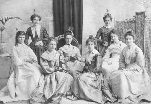 Click to see PIC 6-WOM 25 of Unidentified women (PIC 6-WOM)