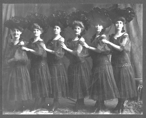 Click to see PIC 6-WOM 26 of Unidentified women (PIC 6-WOM)