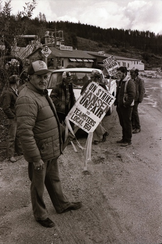 Click to see PIC 7-CARTER 29-4 of Picket Line for 1985 Hansen Bros Strike (PIC 7-CARTER 29)