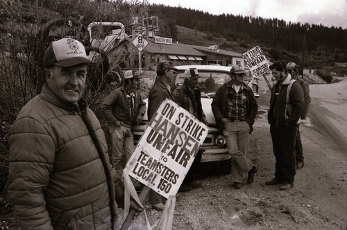 Click to see PIC 7-CARTER 29-9 of Picket Line for 1985 Hansen Bros Strike (PIC 7-CARTER 29)