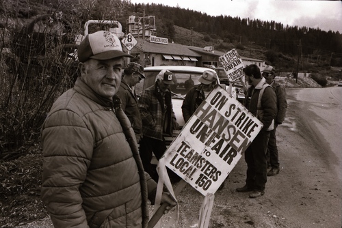 Click to see PIC 7-CARTER 29-11 of Picket Line for 1985 Hansen Bros Strike (PIC 7-CARTER 29)