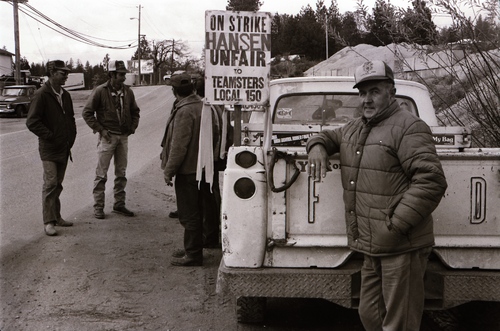 Click to see PIC 7-CARTER 29-14 of Picket Line for 1985 Hansen Bros Strike (PIC 7-CARTER 29)