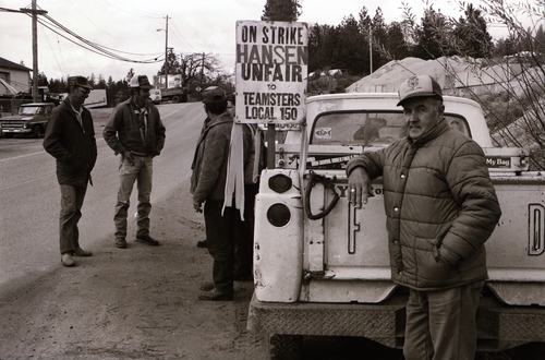 Click to see PIC 7-CARTER 29-16 of Picket Line for 1985 Hansen Bros Strike (PIC 7-CARTER 29)