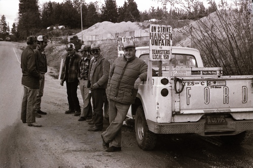 Click to see PIC 7-CARTER 29-17 of Picket Line for 1985 Hansen Bros Strike (PIC 7-CARTER 29)