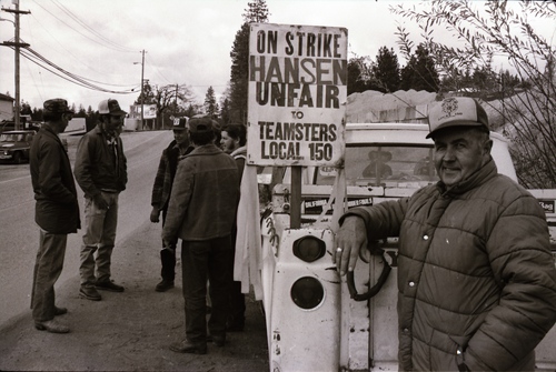 Click to see PIC 7-CARTER 29-18 of Picket Line for 1985 Hansen Bros Strike (PIC 7-CARTER 29)