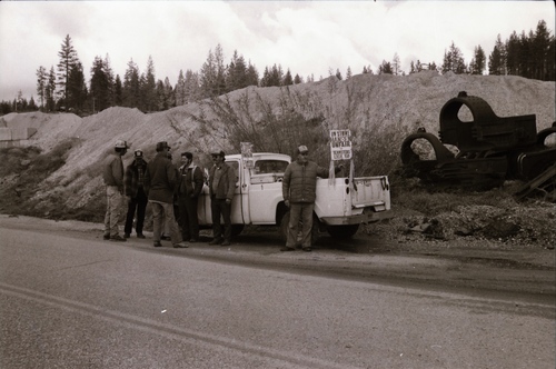 Click to see PIC 7-CARTER 29-20 of Picket Line for 1985 Hansen Bros Strike (PIC 7-CARTER 29)