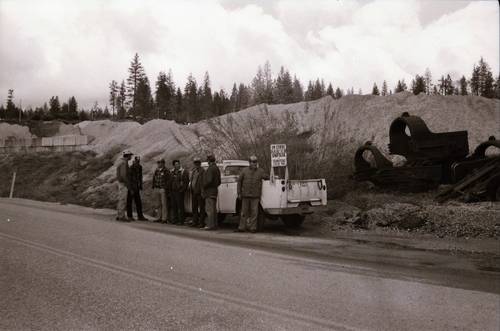 Click to see PIC 7-CARTER 29-21 of Picket Line for 1985 Hansen Bros Strike (PIC 7-CARTER 29)