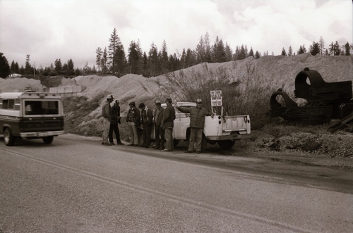 Click to see PIC 7-CARTER 29-22 of Picket Line for 1985 Hansen Bros Strike (PIC 7-CARTER 29)