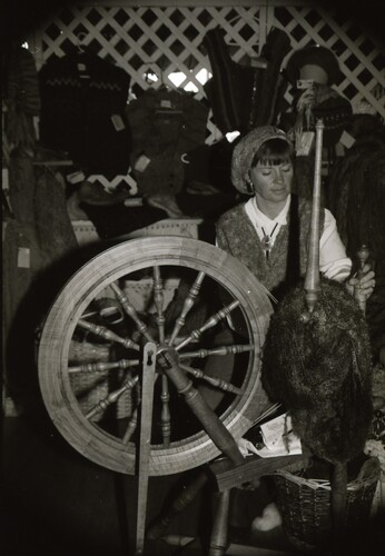 Click to see PIC 7-CARTER 65-13 of Victorian Christmas (PIC 7-CARTER 65)