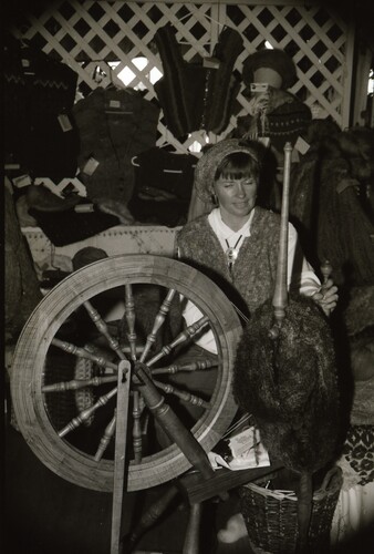 Click to see PIC 7-CARTER 65-14 of Victorian Christmas (PIC 7-CARTER 65)