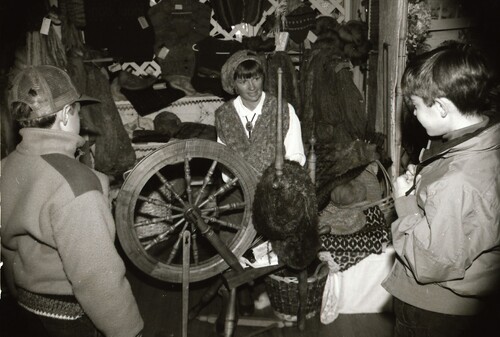 Click to see PIC 7-CARTER 65-16 of Victorian Christmas (PIC 7-CARTER 65)