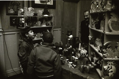 Click to see PIC 7-CARTER 65-26 of Victorian Christmas (PIC 7-CARTER 65)