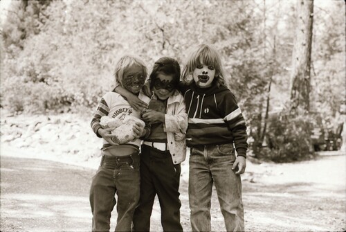 Click to see PIC 7-CARTER 48-40 of Yuba River 1984 California Regional Rainbow Gathering (PIC 7-CARTER 48)
